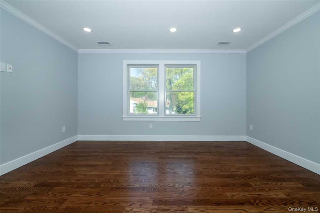 19 Beverly Road, New Rochelle, NY 10804 - Photo 26 of 40