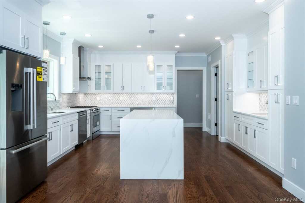 19 Beverly Road, New Rochelle, NY 10804 - Photo 3 of 40