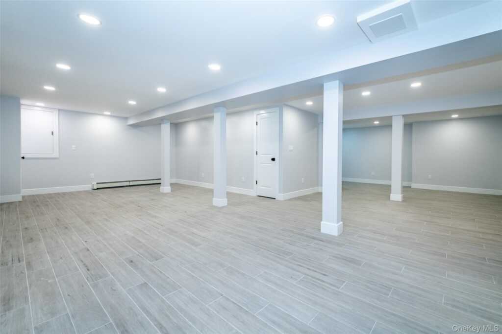 19 Beverly Road, New Rochelle, NY 10804 - Photo 32 of 40