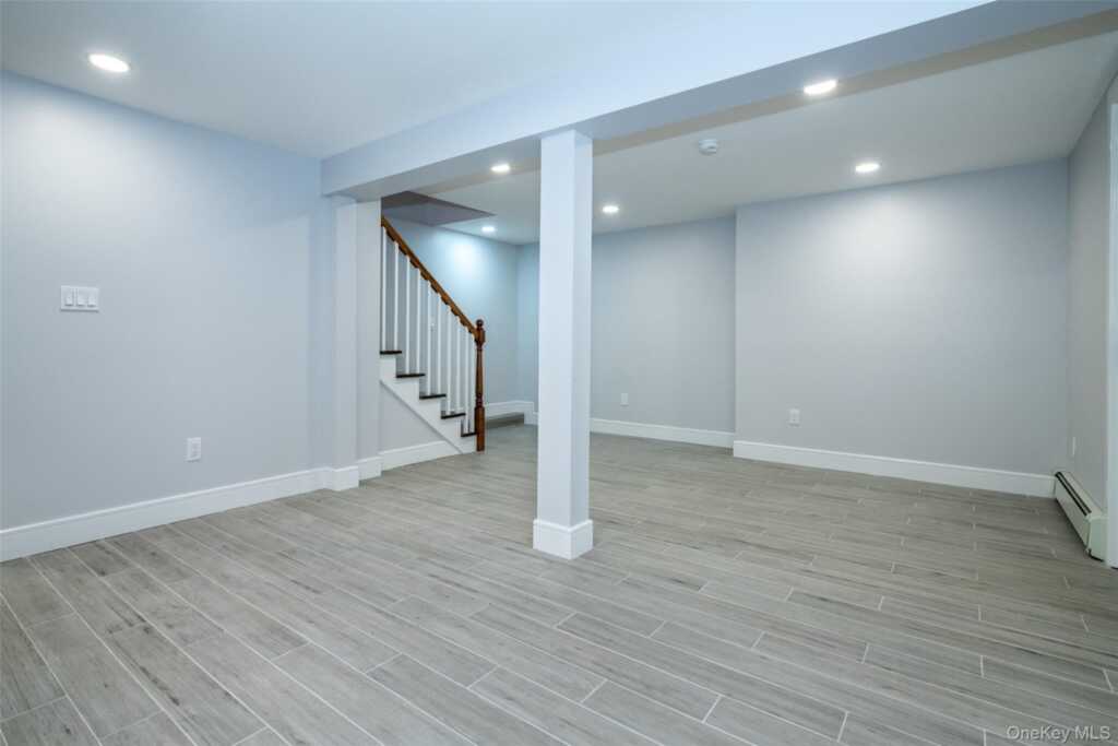 19 Beverly Road, New Rochelle, NY 10804 - Photo 33 of 40