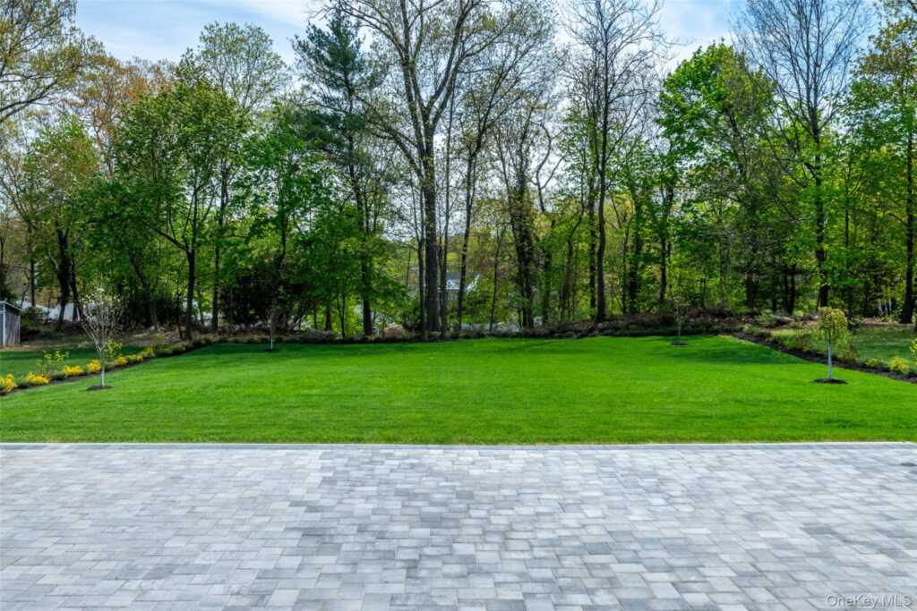 19 Beverly Road, New Rochelle, NY 10804 - Photo 36 of 40