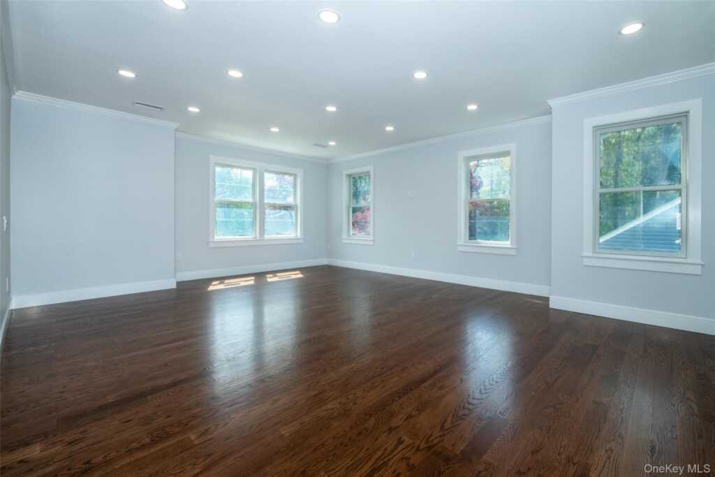 19 Beverly Road, New Rochelle, NY 10804 - Photo 7 of 40