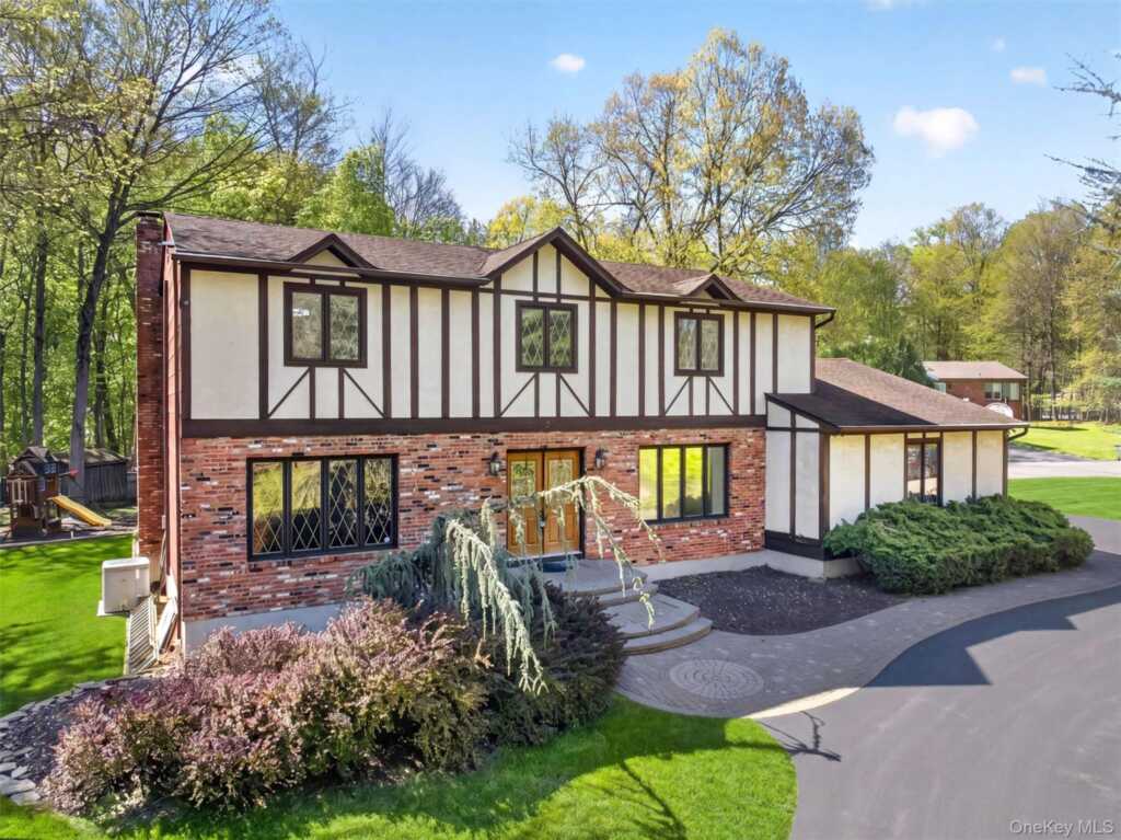 7 Bell Court, Suffern, NY 10901 - Photo 2 of 43