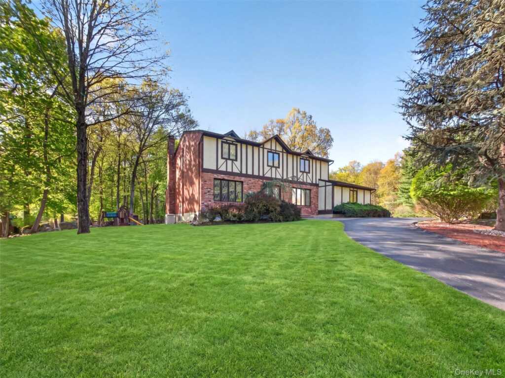 7 Bell Court, Suffern, NY 10901 - Photo 4 of 43