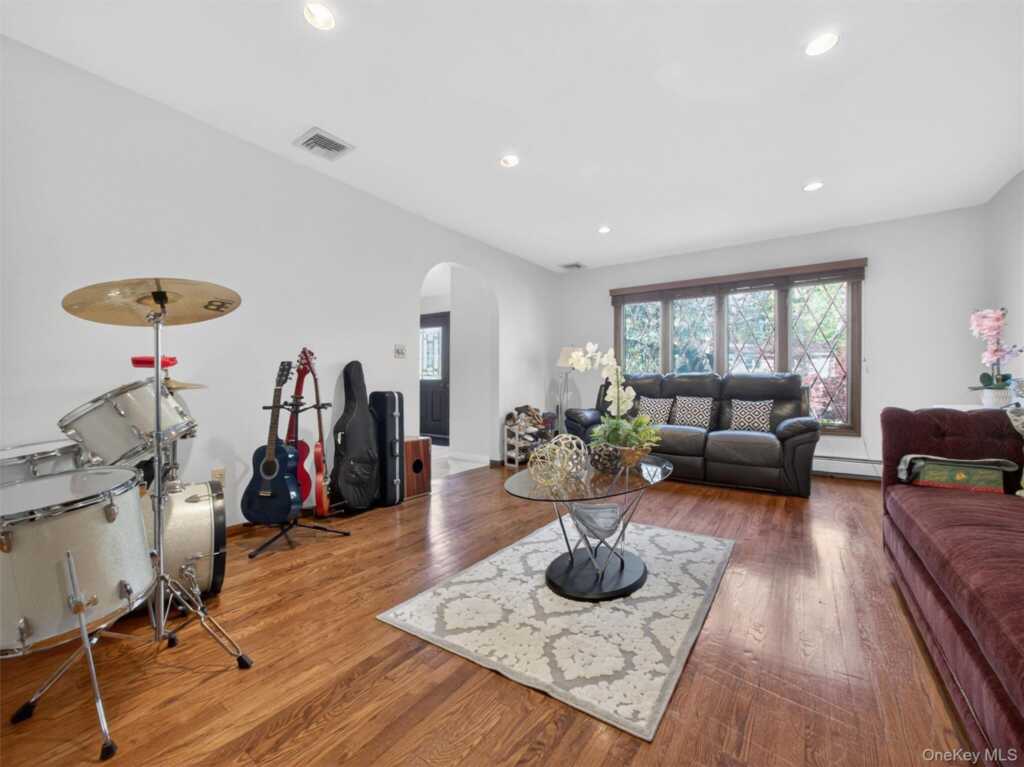 7 Bell Court, Suffern, NY 10901 - Photo 7 of 43