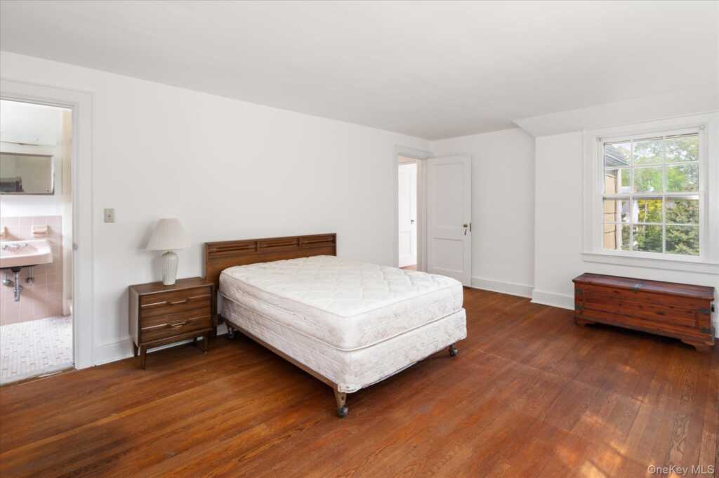 6 Helena Avenue, White Plains, NY 10605 - Photo 19 of 36