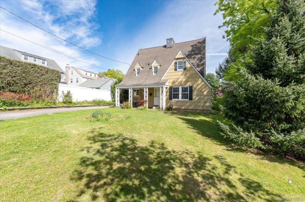 6 Helena Avenue, White Plains, NY 10605 - Photo 2 of 36