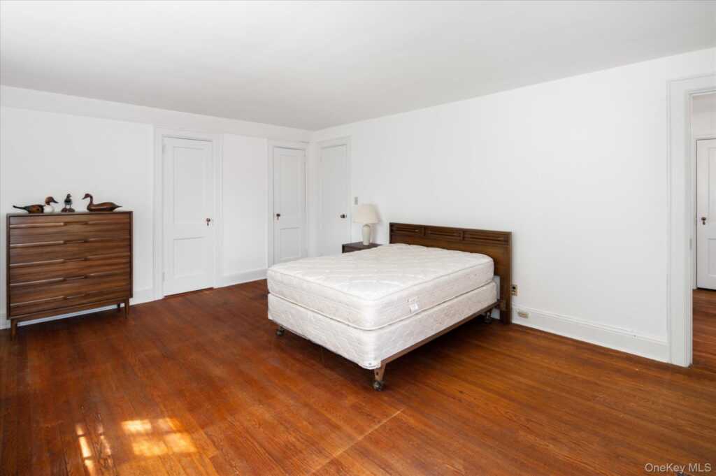 6 Helena Avenue, White Plains, NY 10605 - Photo 22 of 36