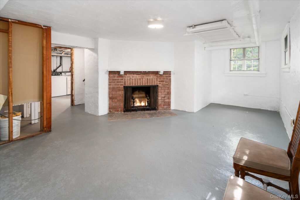 6 Helena Avenue, White Plains, NY 10605 - Photo 27 of 36