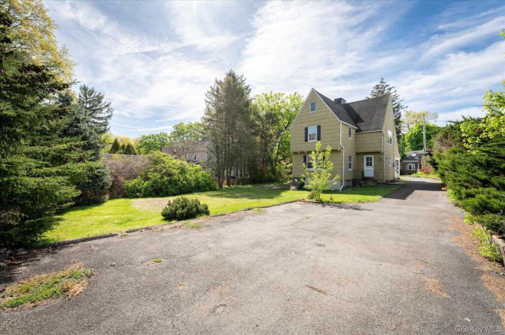 6 Helena Avenue, White Plains, NY 10605 - Photo 31 of 36