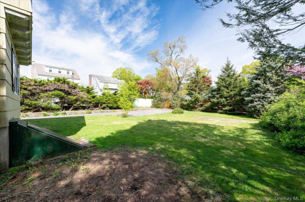 6 Helena Avenue, White Plains, NY 10605 - Photo 32 of 36