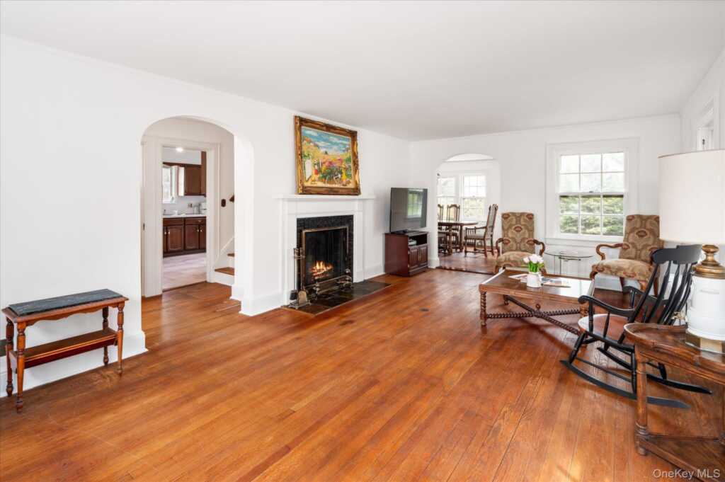 6 Helena Avenue, White Plains, NY 10605 - Photo 6 of 36