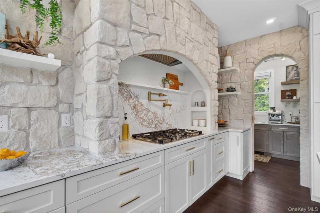 237 South Mountain Road, New City, NY 10956 - Photo 13 of 50
