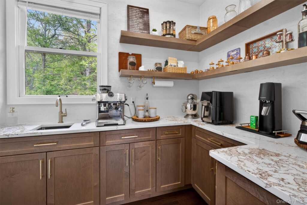 237 South Mountain Road, New City, NY 10956 - Photo 16 of 50