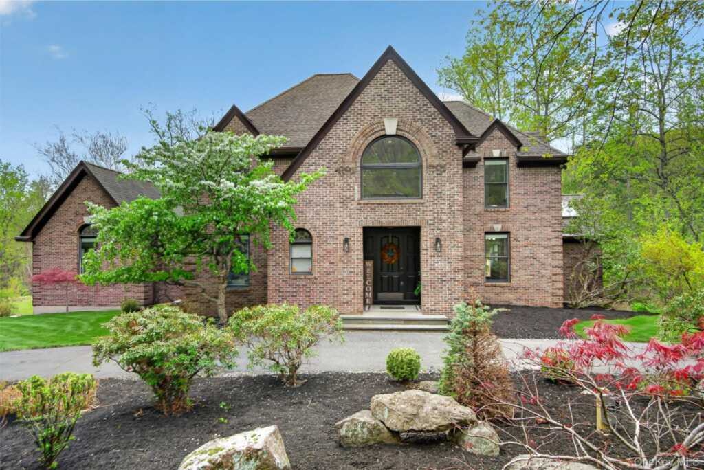 237 South Mountain Road, New City, NY 10956 - Photo 3 of 50
