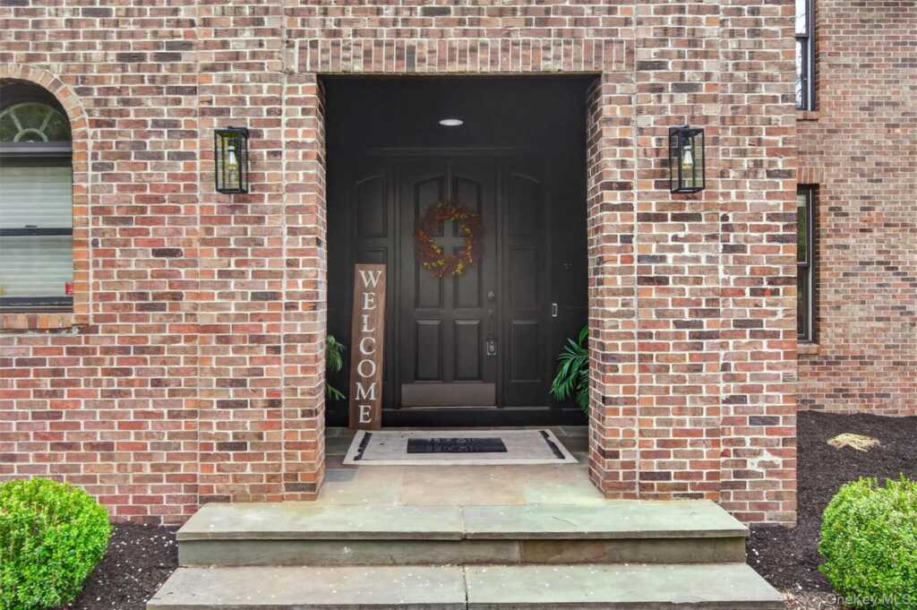 237 South Mountain Road, New City, NY 10956 - Photo 4 of 50
