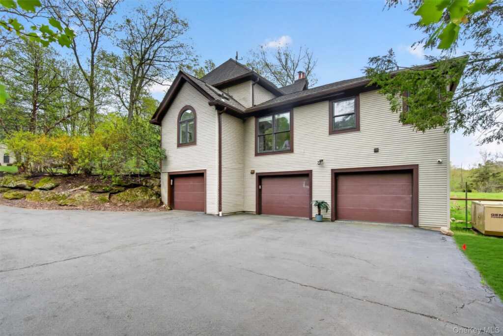 237 South Mountain Road, New City, NY 10956 - Photo 43 of 50