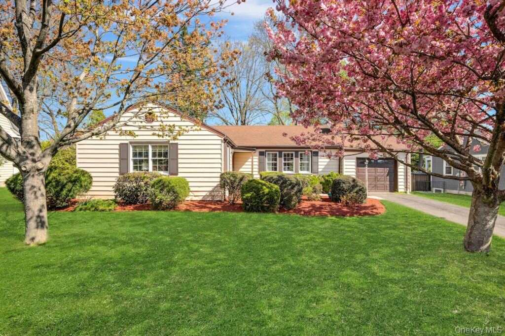 16 Ria Drive, White Plains, NY 10605