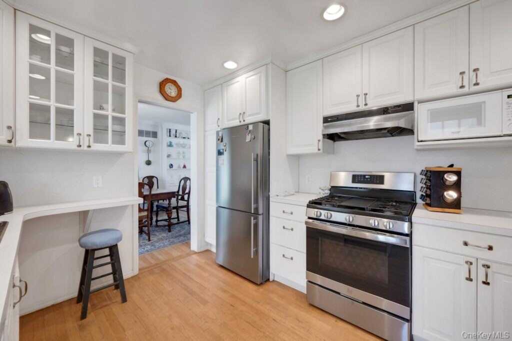 16 Ria Drive, White Plains, NY 10605 - Photo 10 of 29