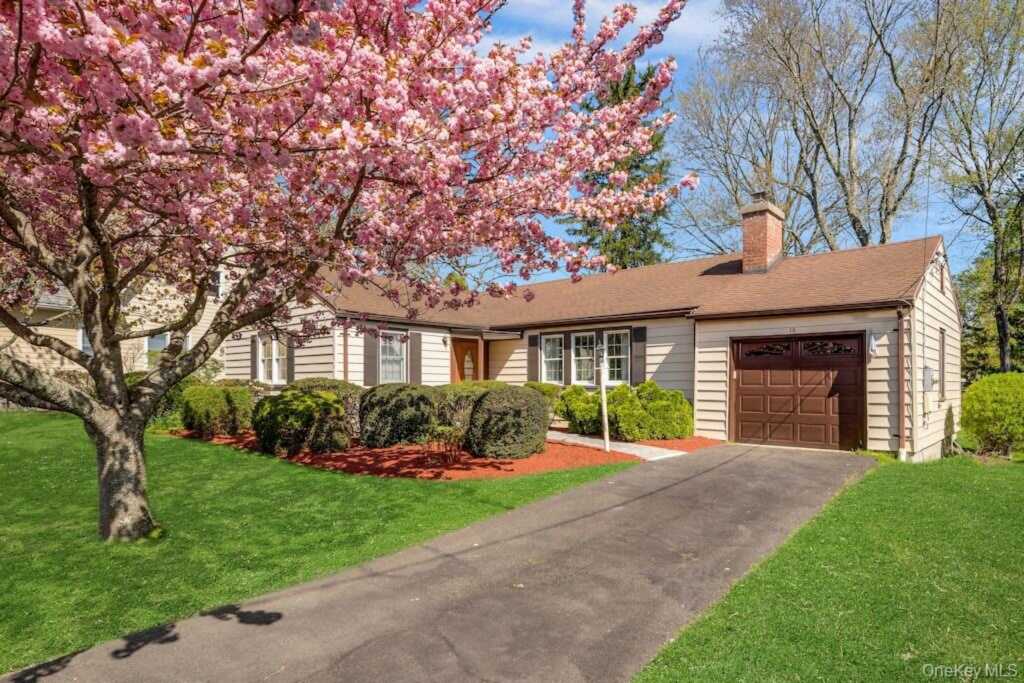 16 Ria Drive, White Plains, NY 10605 - Photo 2 of 29