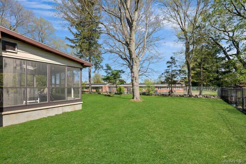 16 Ria Drive, White Plains, NY 10605 - Photo 25 of 29
