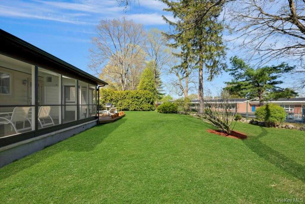 16 Ria Drive, White Plains, NY 10605 - Photo 26 of 29