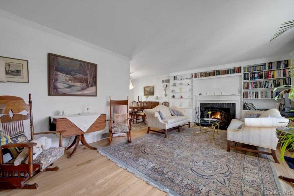 16 Ria Drive, White Plains, NY 10605 - Photo 4 of 29