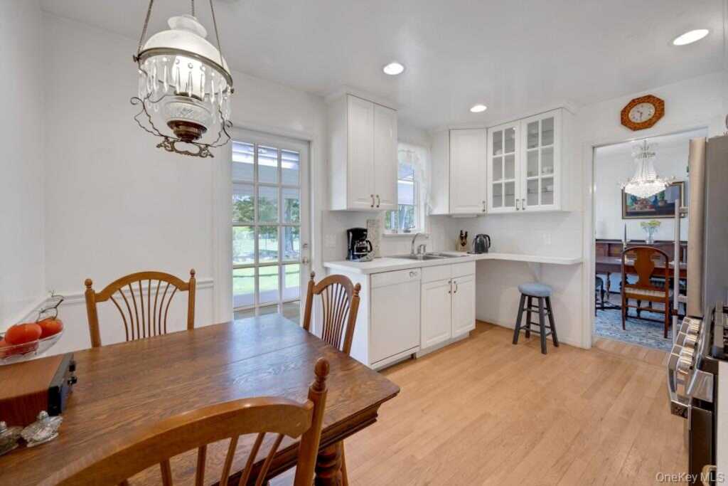 16 Ria Drive, White Plains, NY 10605 - Photo 9 of 29