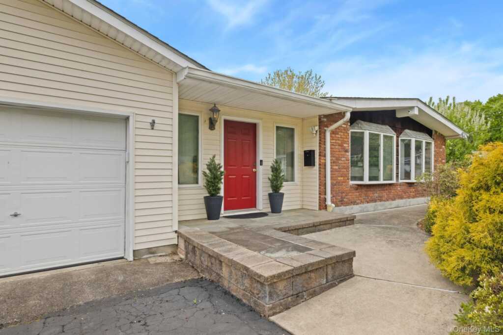 26 Carrie Lane, Nanuet, NY 10954 - Photo 3 of 27