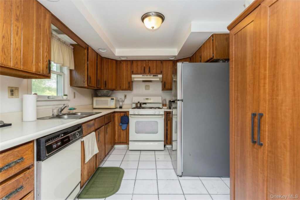 148 Lincoln Avenue, New Rochelle, NY 10801 - Photo 7 of 17