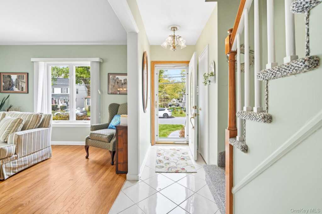95 Smith Avenue, White Plains, NY 10605 - Photo 3 of 43