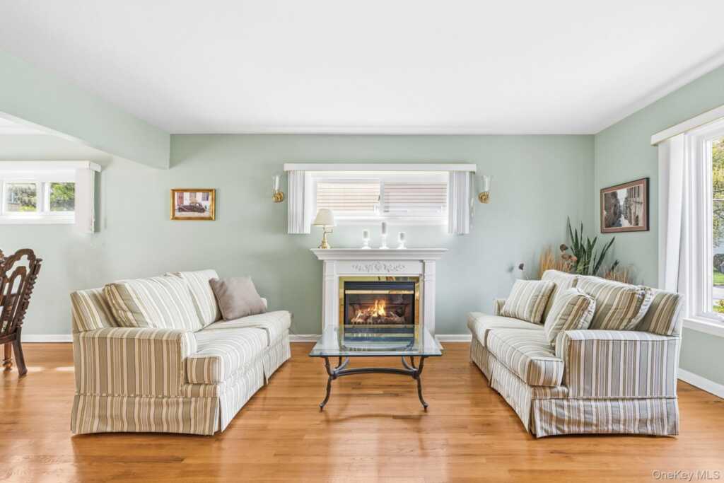 95 Smith Avenue, White Plains, NY 10605 - Photo 4 of 43