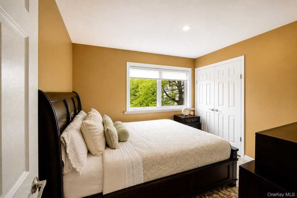 6 Inwood Place, New Rochelle, NY 10801 - Photo 14 of 35