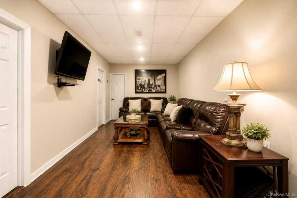 6 Inwood Place, New Rochelle, NY 10801 - Photo 15 of 35