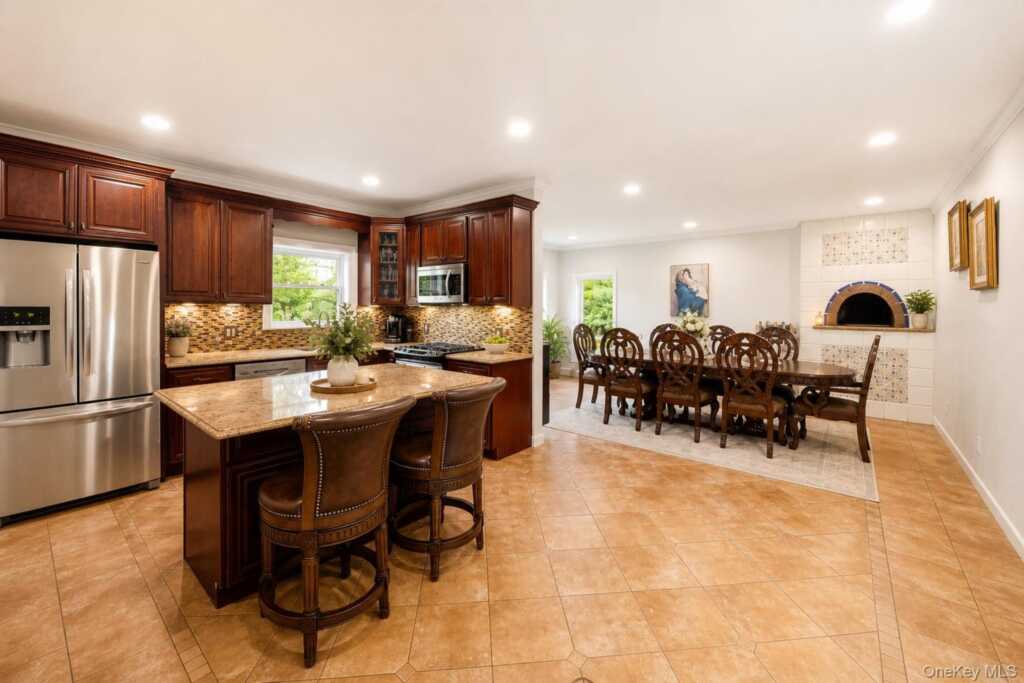 6 Inwood Place, New Rochelle, NY 10801 - Photo 4 of 35