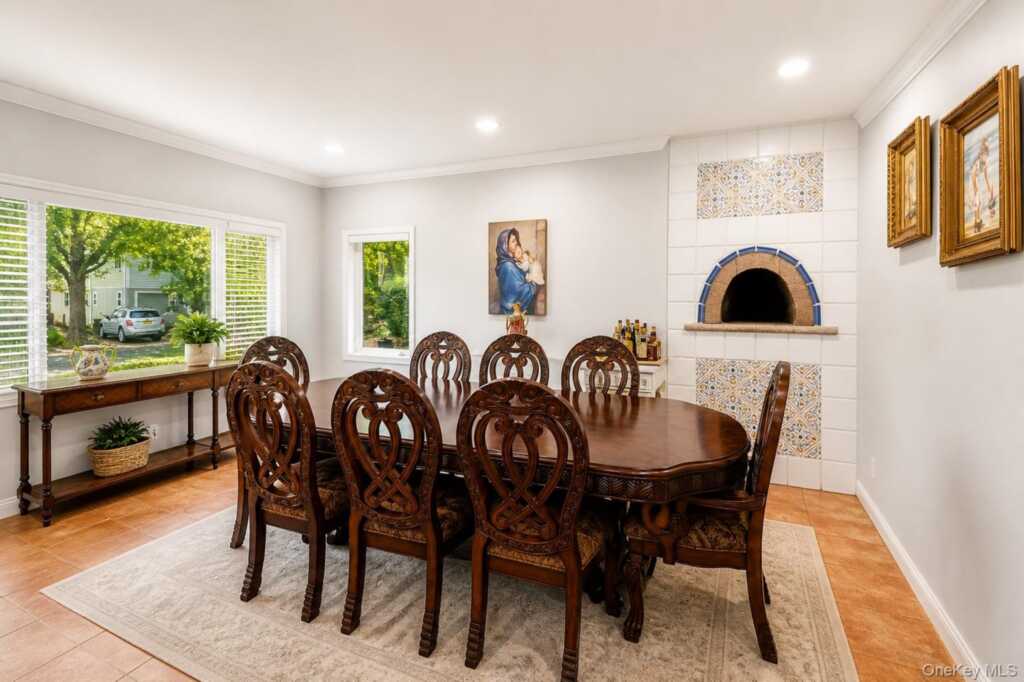 6 Inwood Place, New Rochelle, NY 10801 - Photo 5 of 35