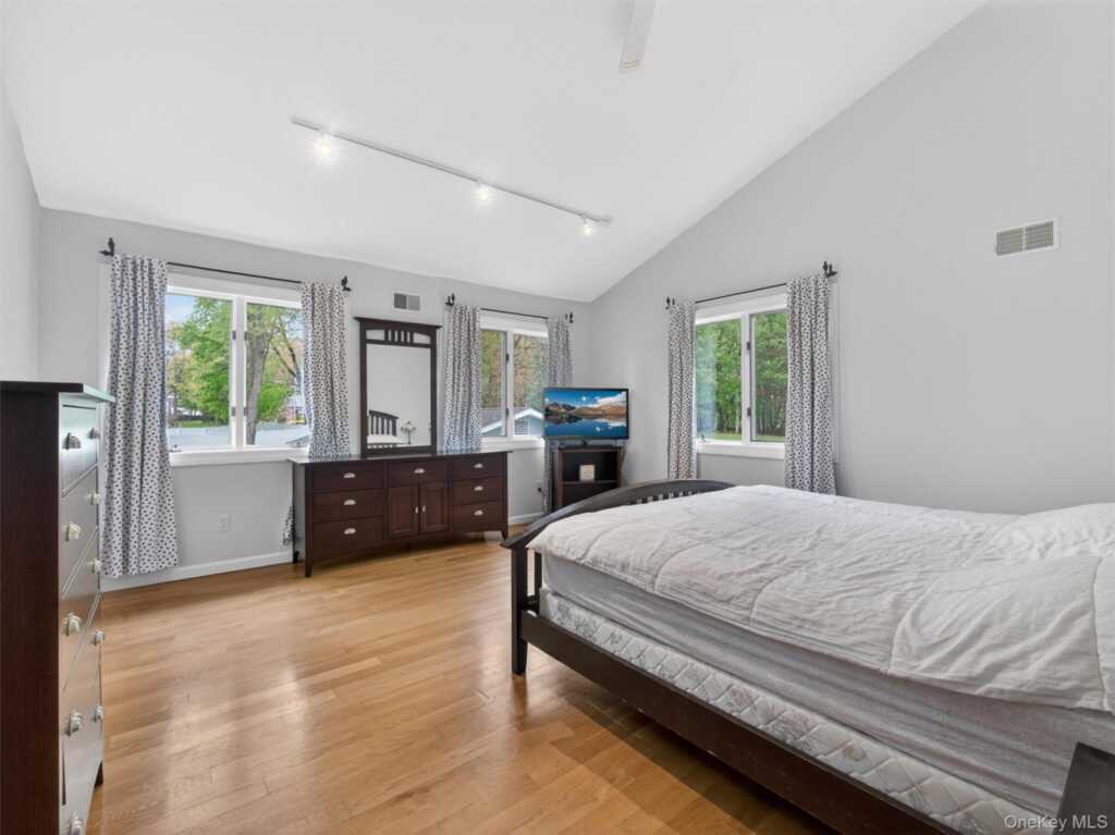 58A New Hempstead Road, New City, NY 10956 - Photo 11 of 26