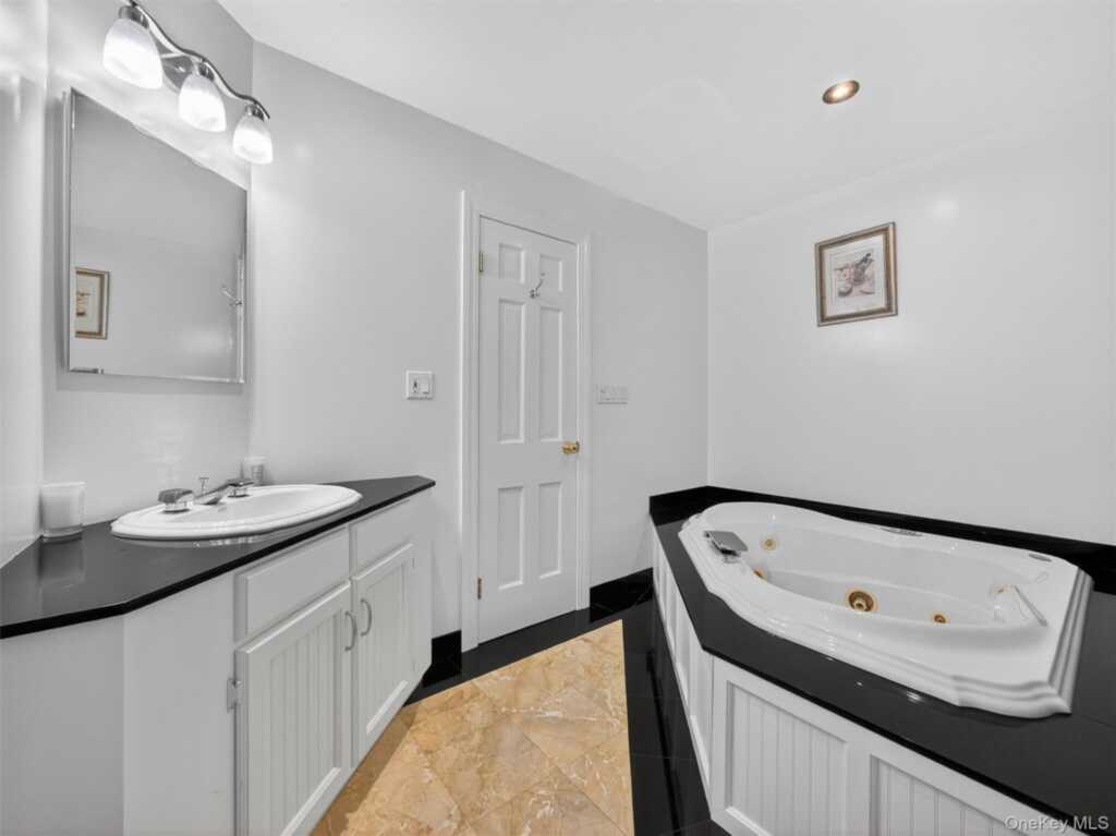58A New Hempstead Road, New City, NY 10956 - Photo 12 of 26
