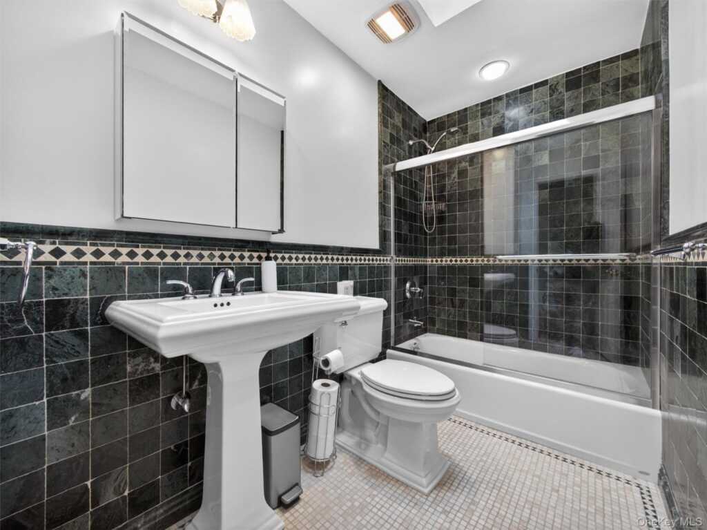 58A New Hempstead Road, New City, NY 10956 - Photo 14 of 26