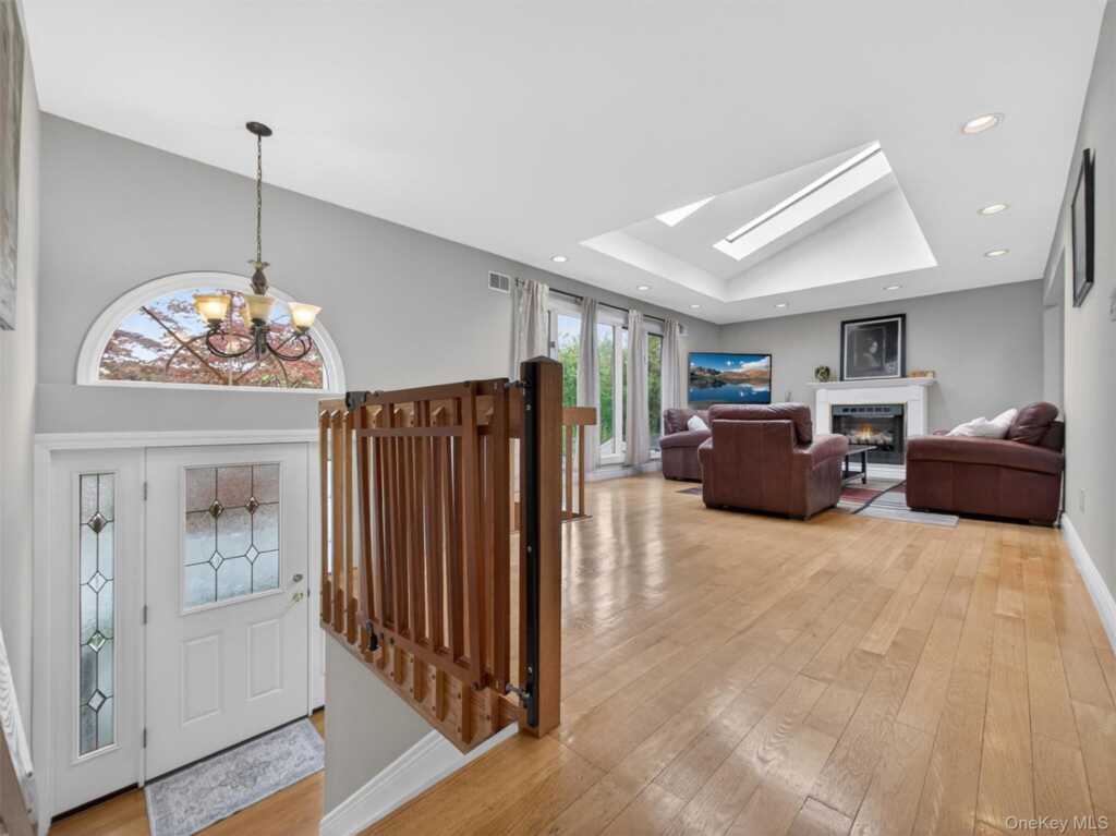 58A New Hempstead Road, New City, NY 10956 - Photo 2 of 26