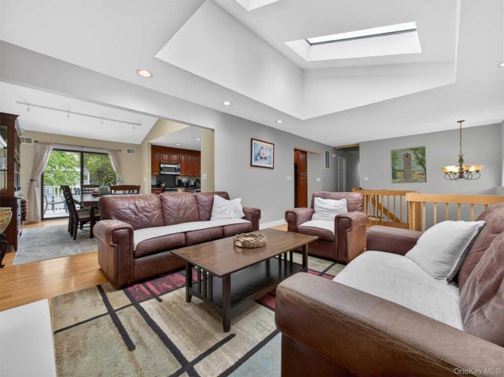 58A New Hempstead Road, New City, NY 10956 - Photo 4 of 26