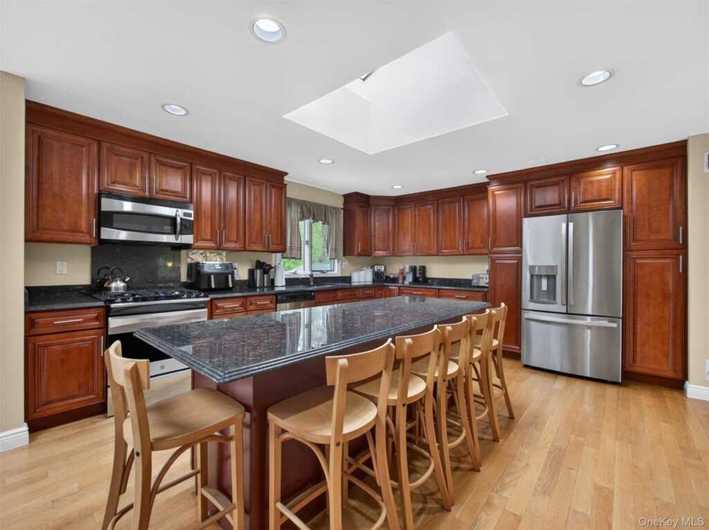 58A New Hempstead Road, New City, NY 10956 - Photo 7 of 26