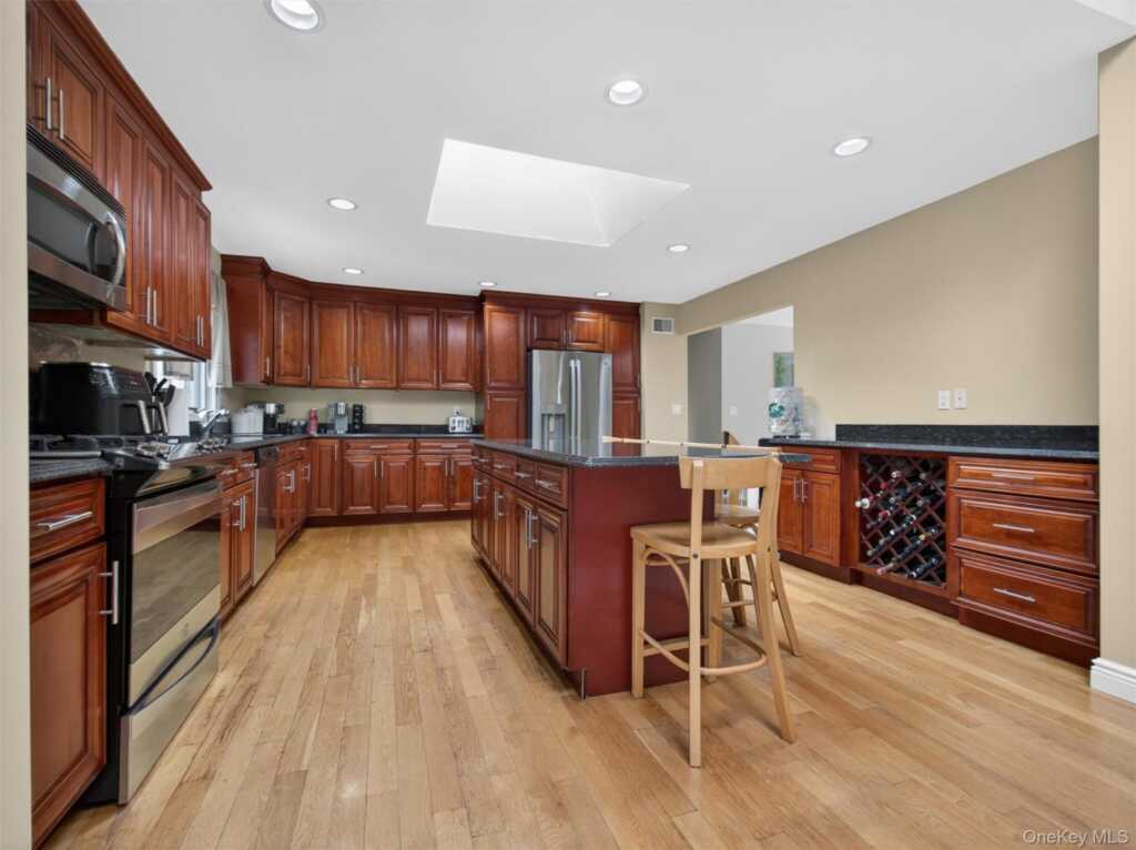 58A New Hempstead Road, New City, NY 10956 - Photo 8 of 26