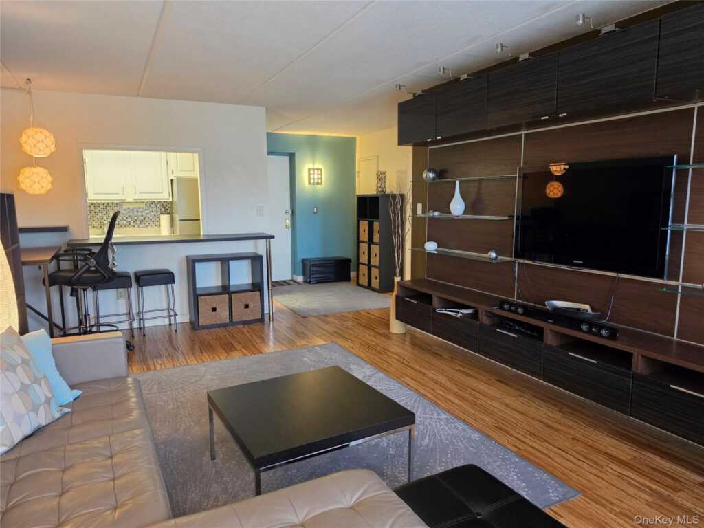 35 Park Avenue, Unit #3J, Suffern, NY 10901 - Photo 11 of 35
