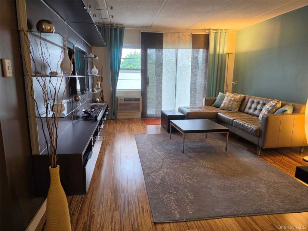 35 Park Avenue, Unit #3J, Suffern, NY 10901 - Photo 14 of 35