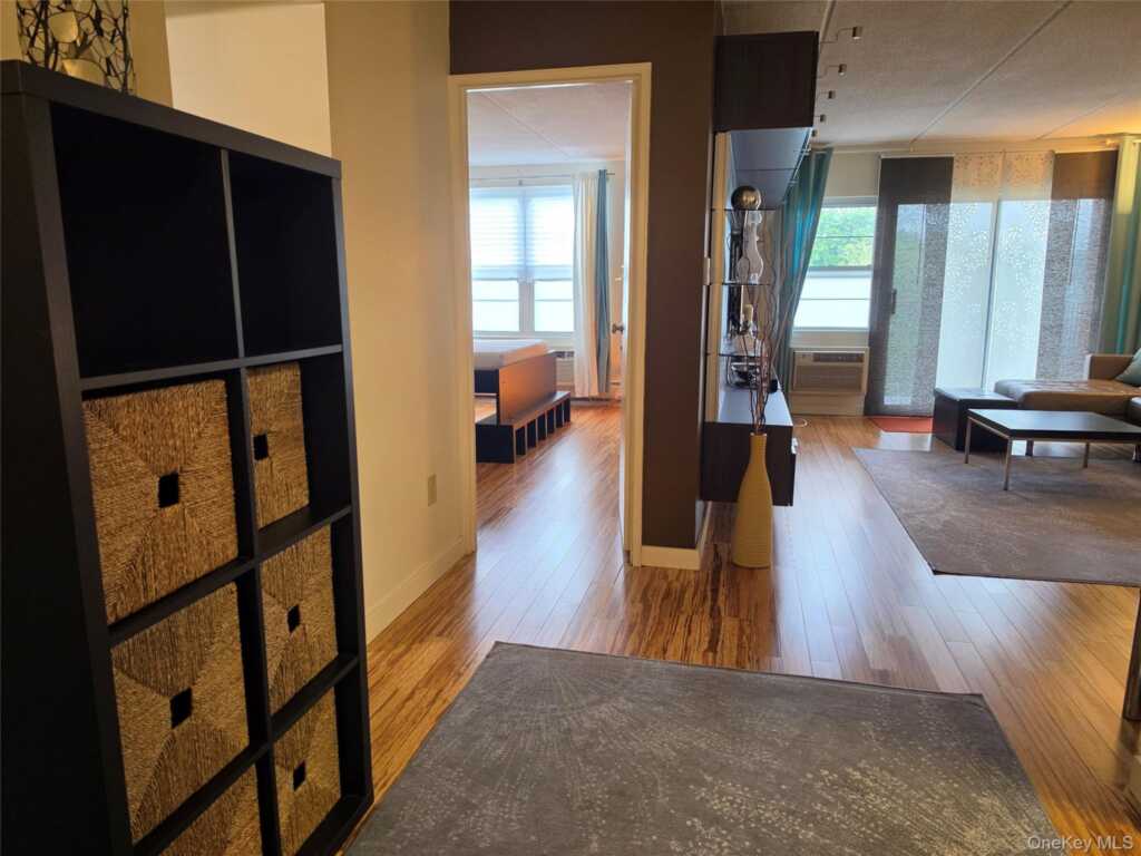 35 Park Avenue, Unit #3J, Suffern, NY 10901 - Photo 3 of 35