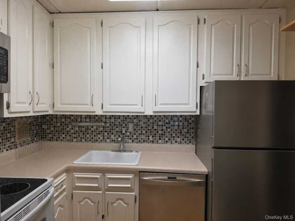 35 Park Avenue, Unit #3J, Suffern, NY 10901 - Photo 7 of 35