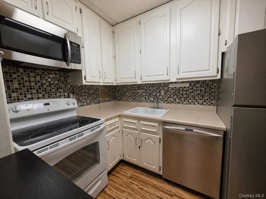 35 Park Avenue, Unit #3J, Suffern, NY 10901 - Photo 8 of 35
