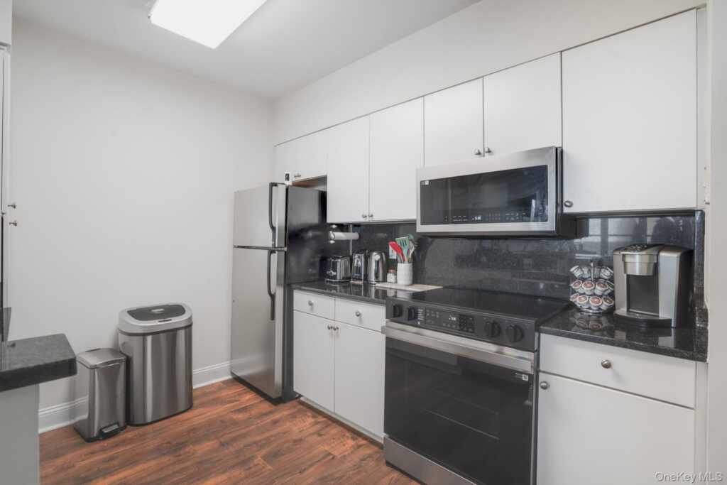 100 New Roc City Plaza, Unit #403, New Rochelle, NY 10801 - Photo 10 of 30