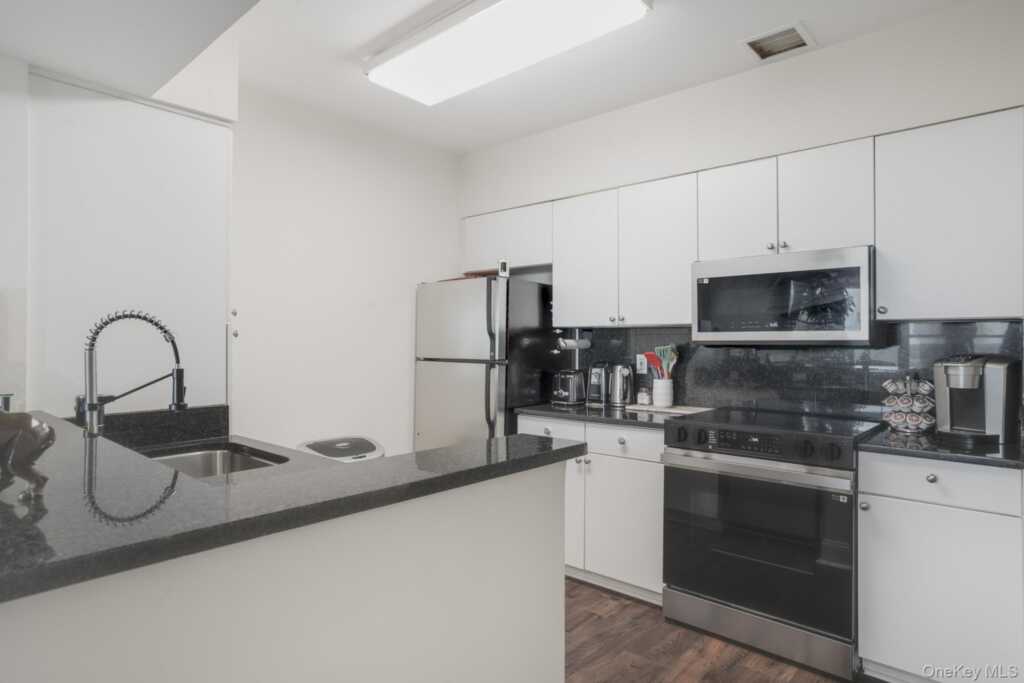 100 New Roc City Plaza, Unit #403, New Rochelle, NY 10801 - Photo 12 of 30
